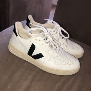 Veja V-10 Sneaker